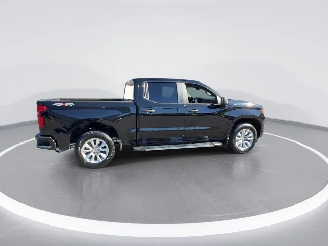 Used 2025 Black Chevrolet Custom image 9