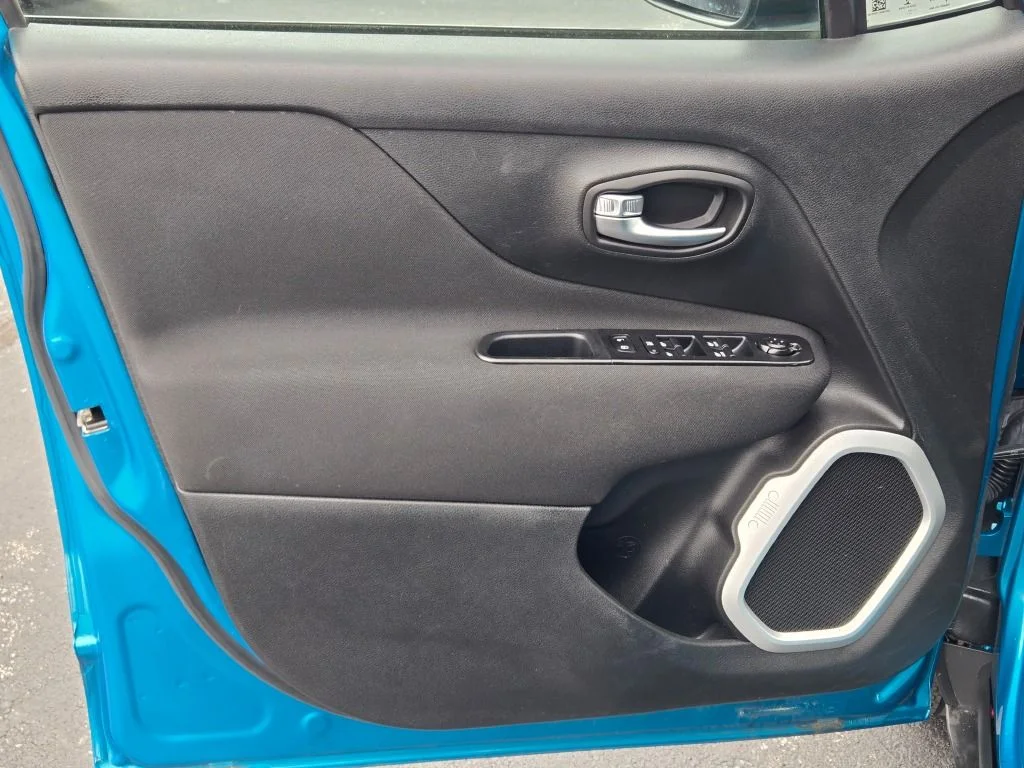 Used 2021 Teal Jeep Latitude image 19