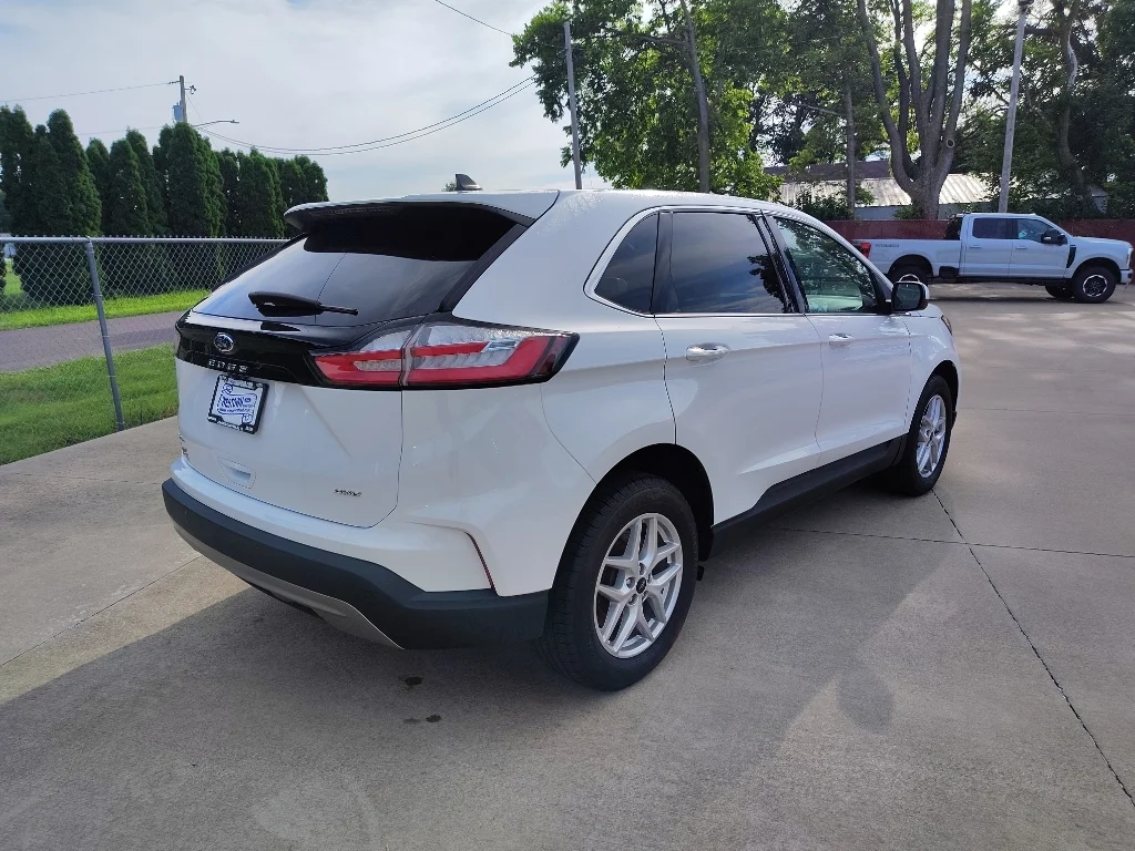 Used 2024 Oxford White Ford SEL image 7