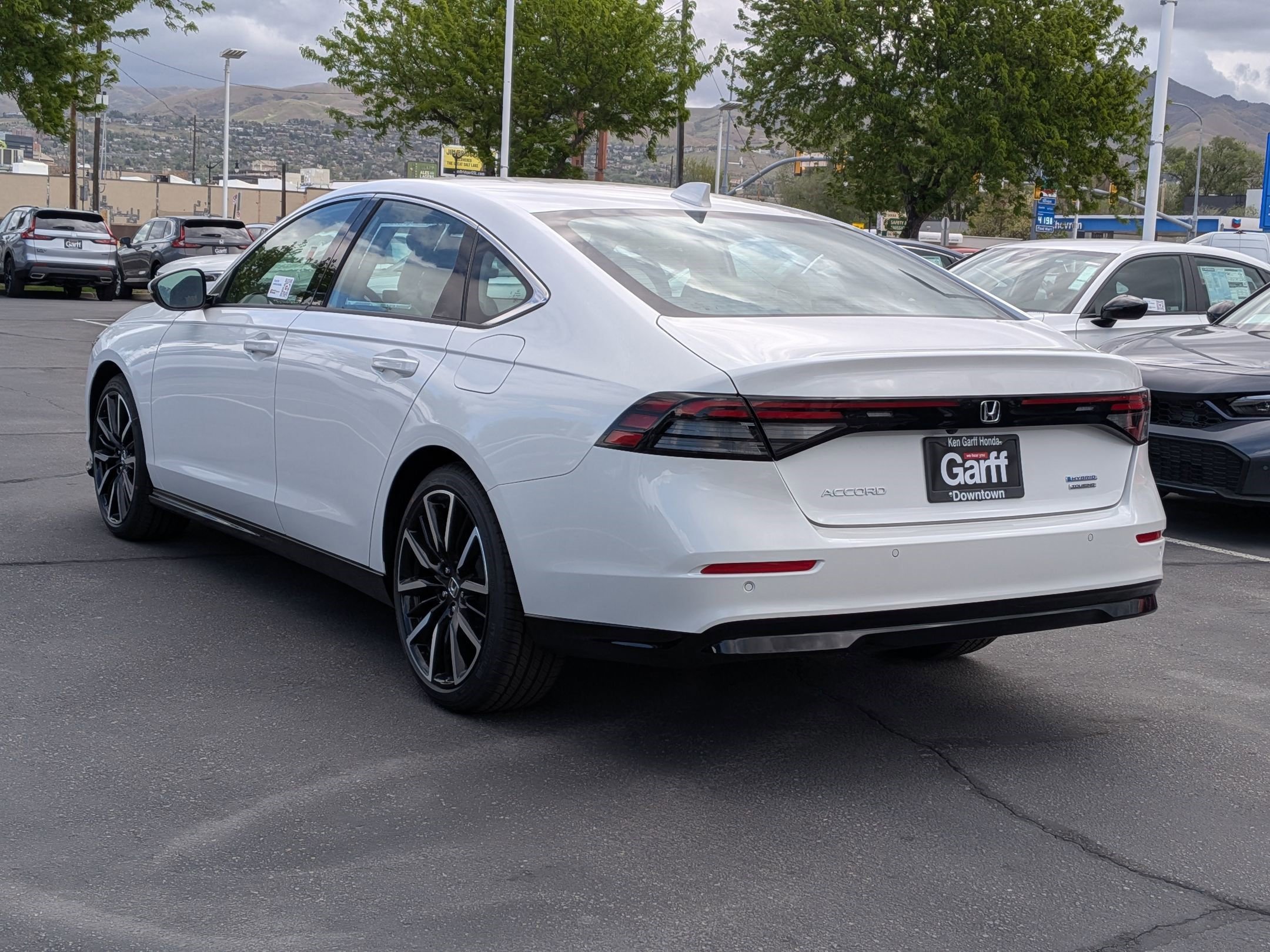 New 2026 Platinum White Pearl Honda Touring image 5