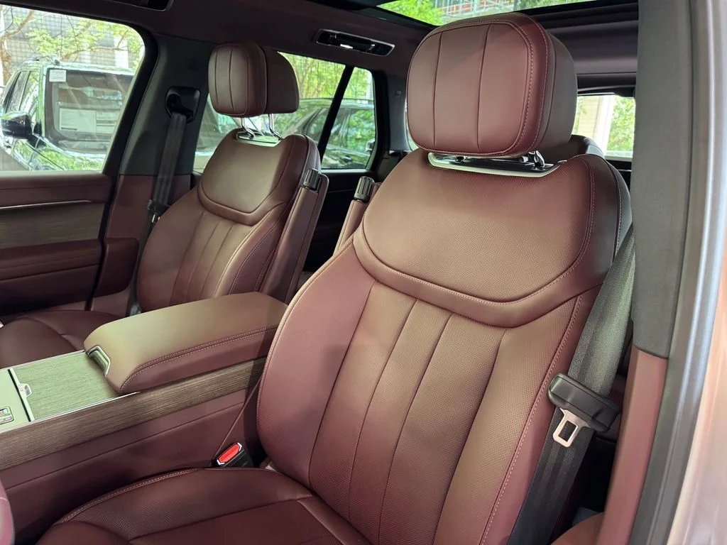 New 2026 Batumi Gold Premium Metallic Land Rover SE image 9
