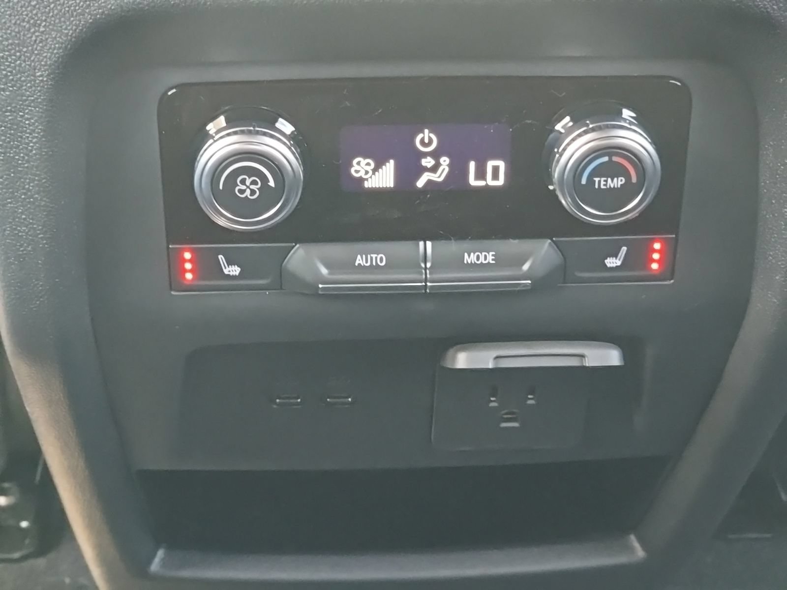 2026 GMC Acadia Denali Ultimate - Photo 27