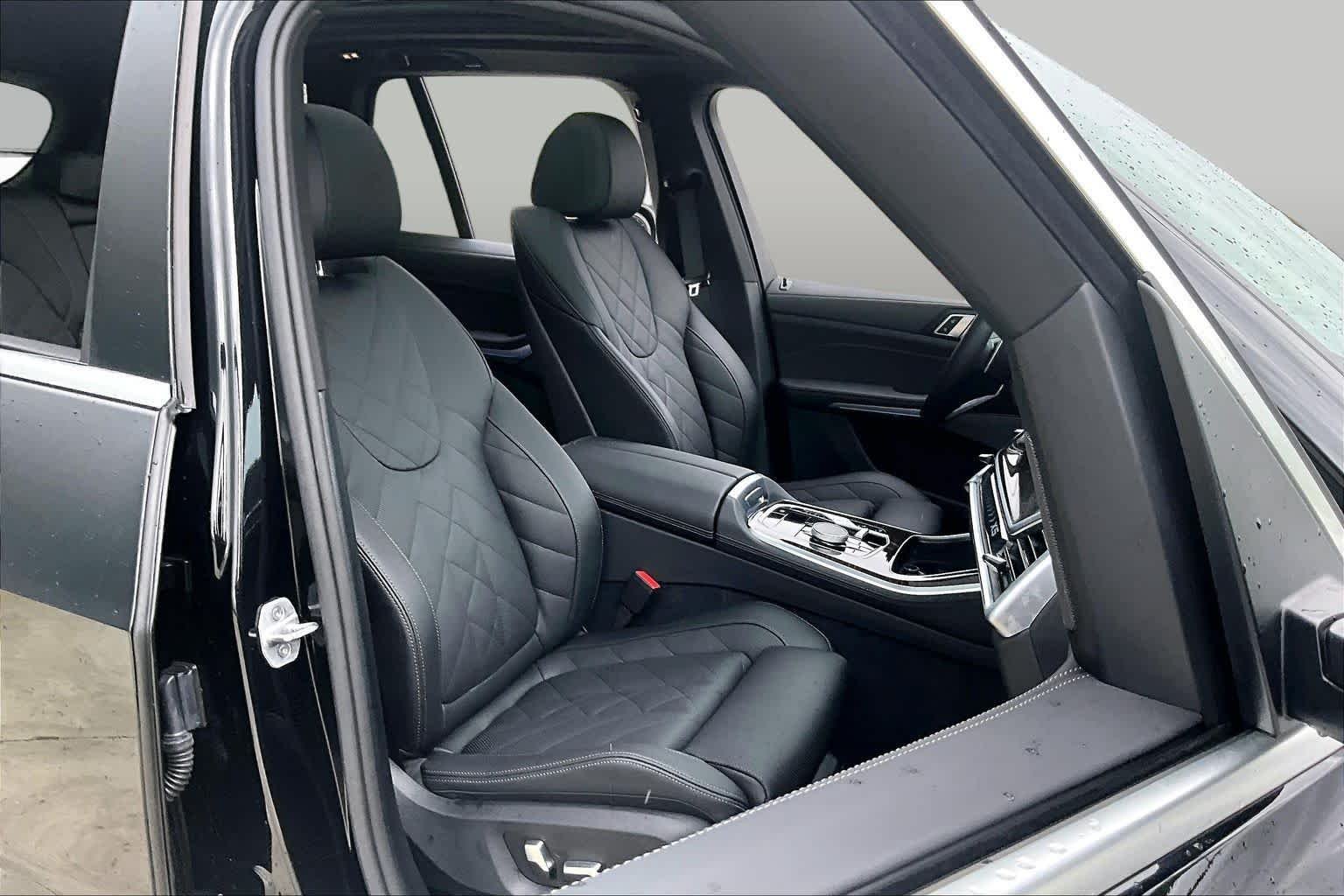 Used 2026 Black Sapphire Metallic BMW sDrive40i image 8