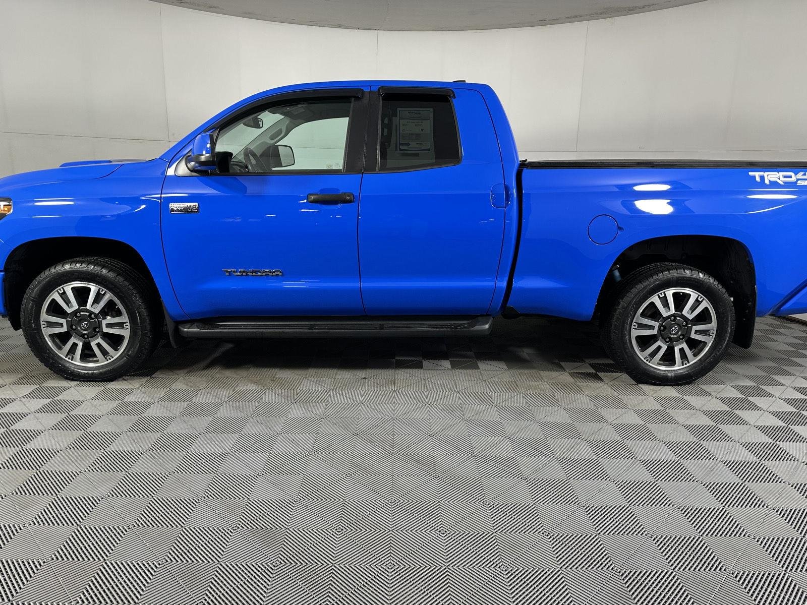 Used 2020 Voodoo Blue Toyota SR5 image 22