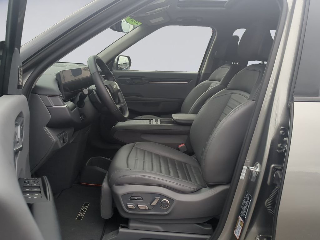 Used 2024 Pebble Gray Kia Land image 12