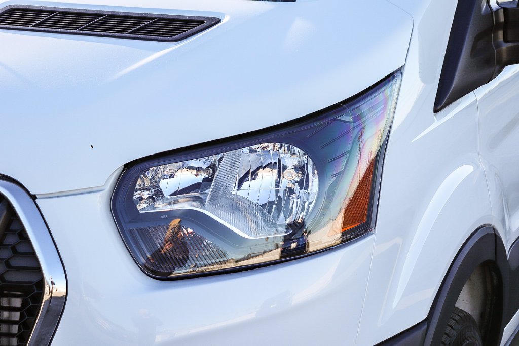 Used 2025 Oxford White Ford Base image 5