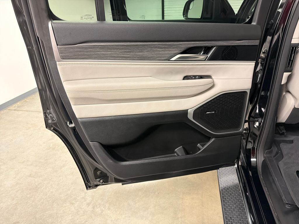 Used 2023 Black Jeep Series III image 31