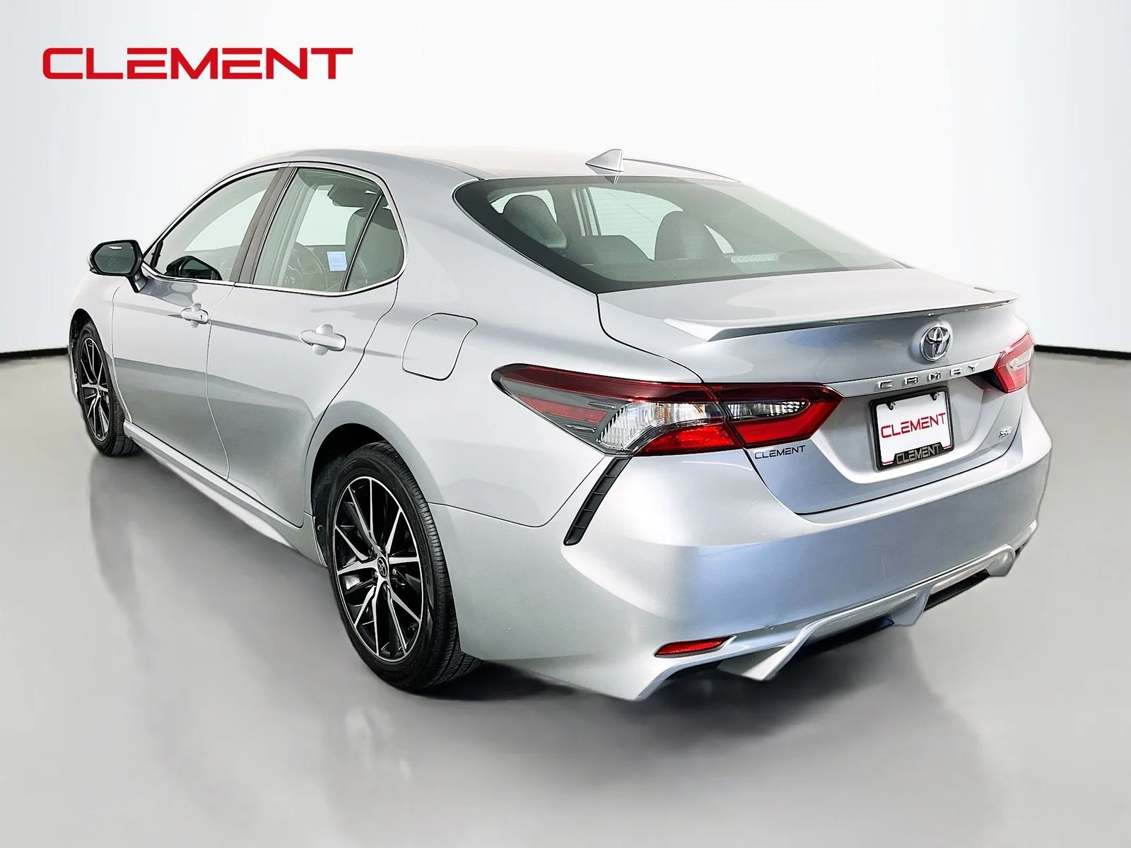 Used 2022 Silver Toyota SE image 8