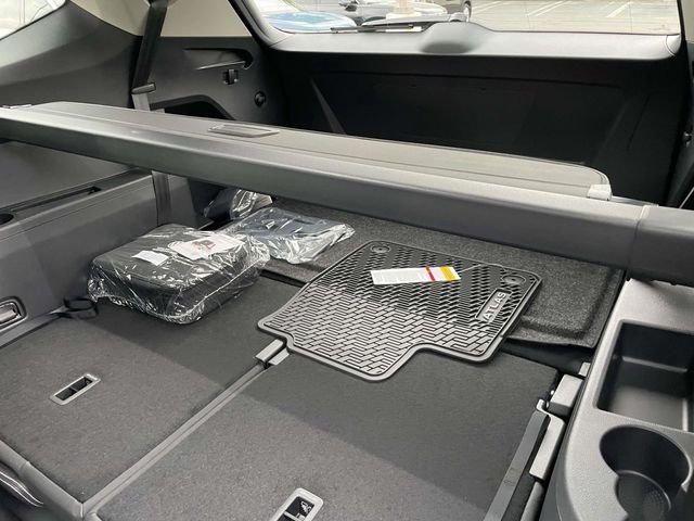 New 2026 Black Volkswagen 2.0T SE w/Technology image 12