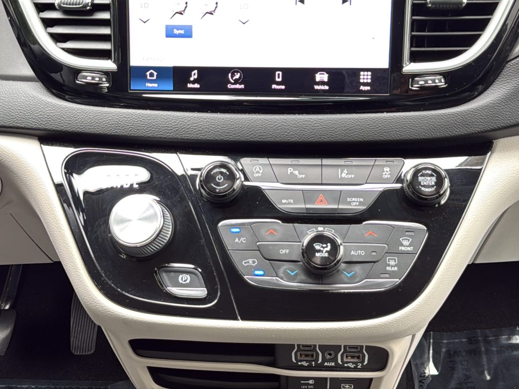 Used 2022 Blue Chrysler Touring L image 23