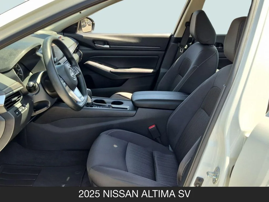 2025 Nissan Altima SV - Photo 14