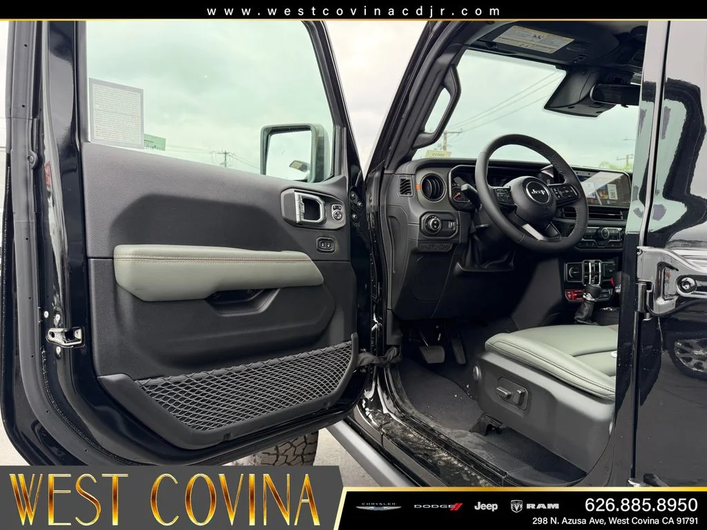 New 2026 Black Clearcoat Jeep Mojave image 15