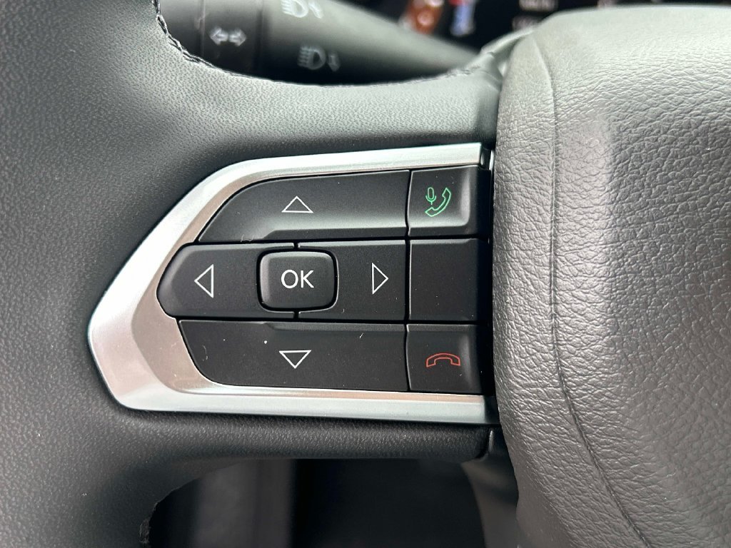 Used 2023 Gray Jeep Latitude Lux image 20