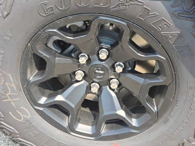 New 2026 Diamond Black Crystal Pearl-Coat Exterior Paint RAM RHO image 30