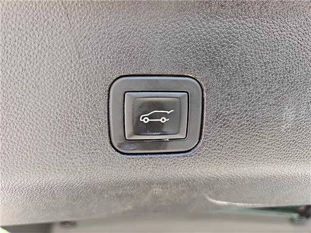 Used 2025 Summit White GMC AT4 4x4 image 8