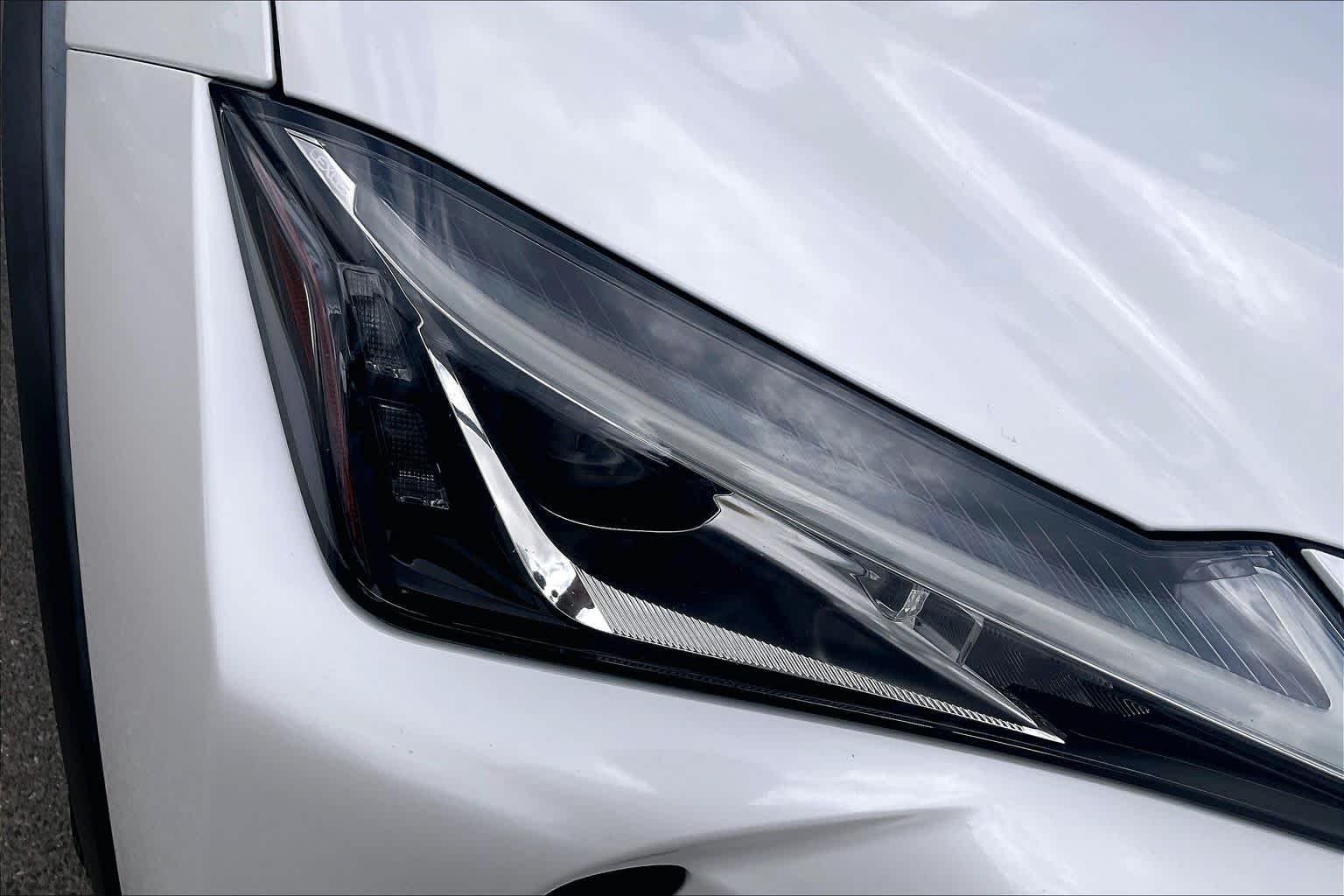 Used 2019 Eminent White Pearl Lexus  image 26