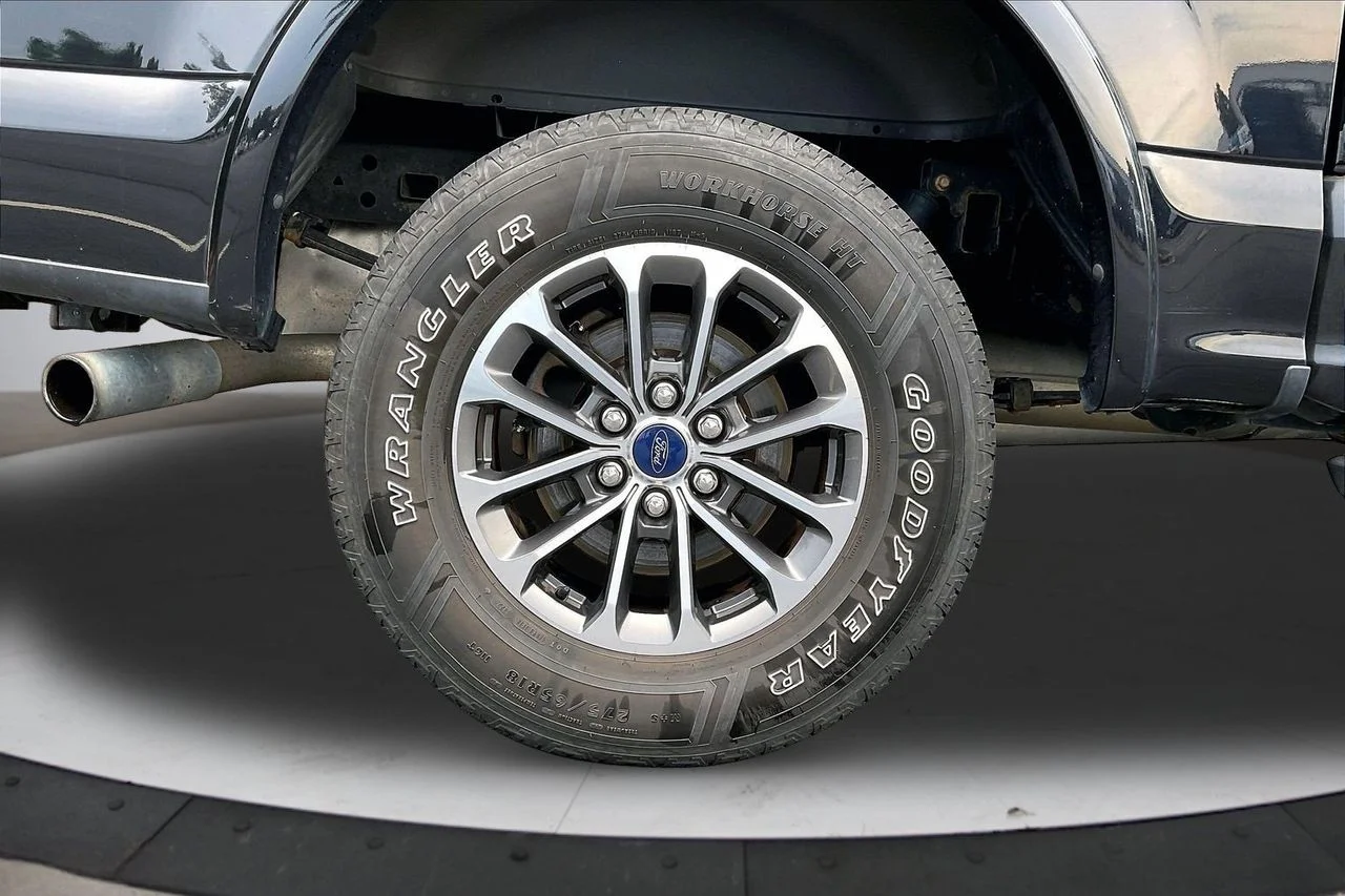 Used 2020 Black Ford XLT image 34