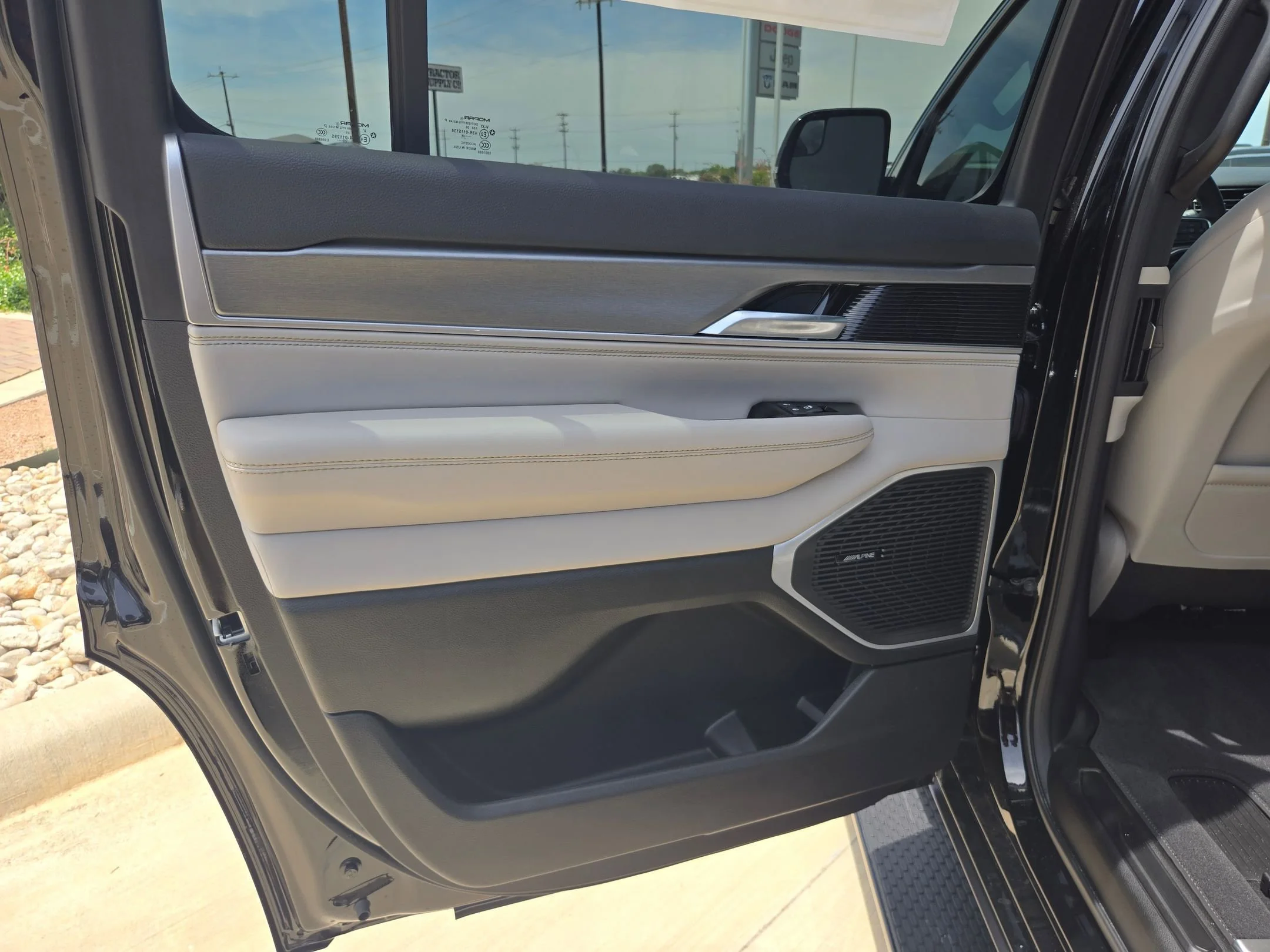 New 2026 High Gloss Black Exterior Paint Jeep  image 14