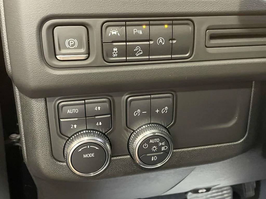 Used 2023 Onyx Black GMC AT4 image 36