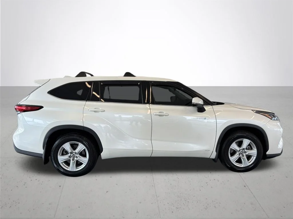 Used 2021 White Toyota LE image 6