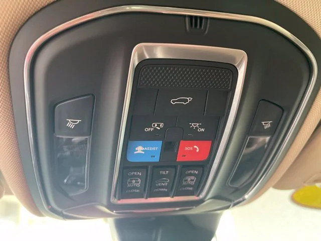 Used 2021  Jeep Limited image 26
