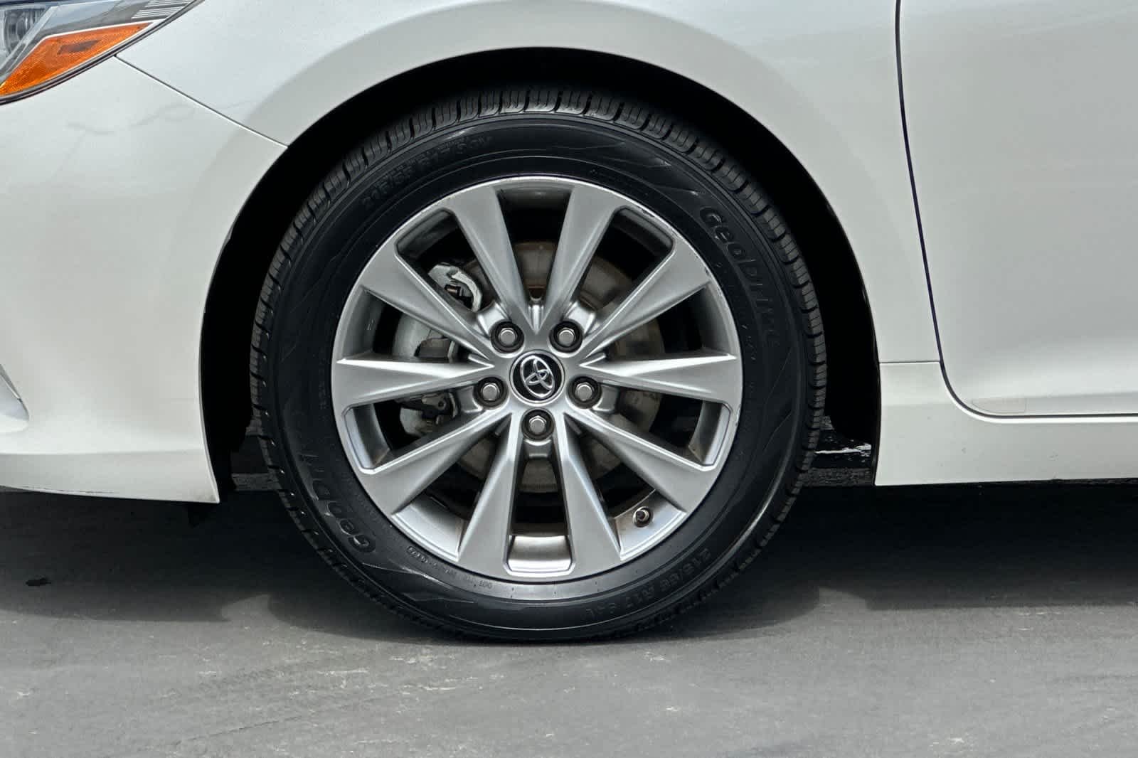 Used 2015 Blizzard Pearl Toyota XLE image 23