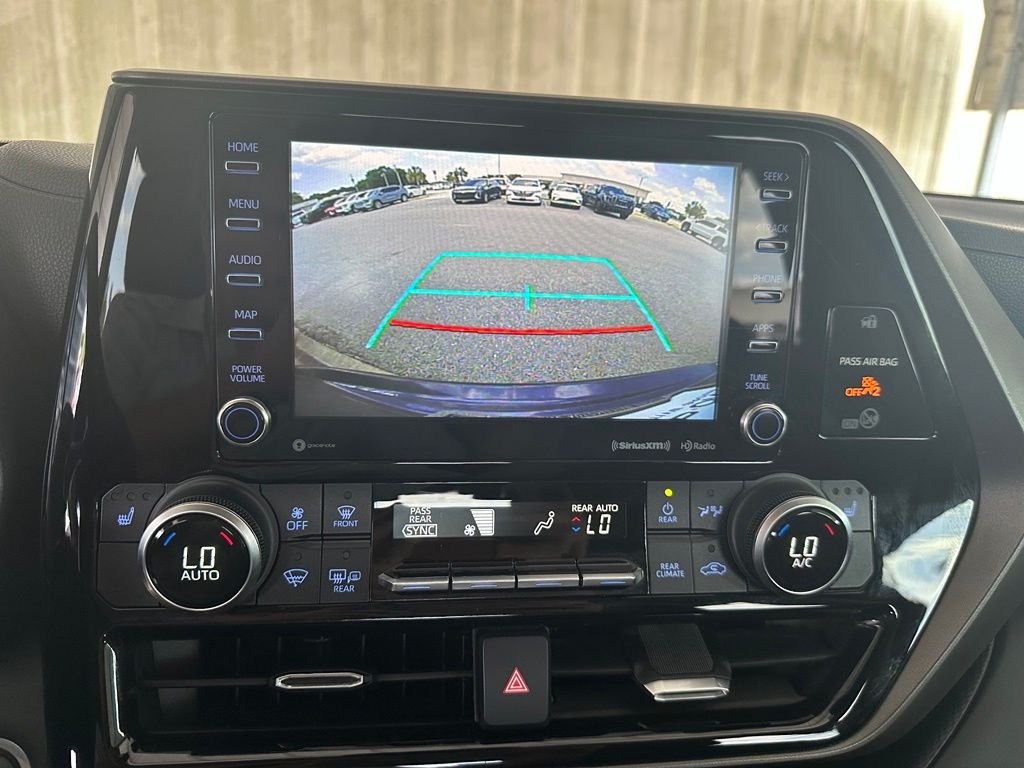 Used 2020  Toyota XLE image 26