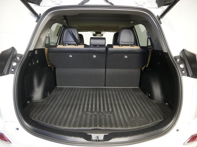 Certified Used 2018 Blizzard Pearl Toyota Limited image 14