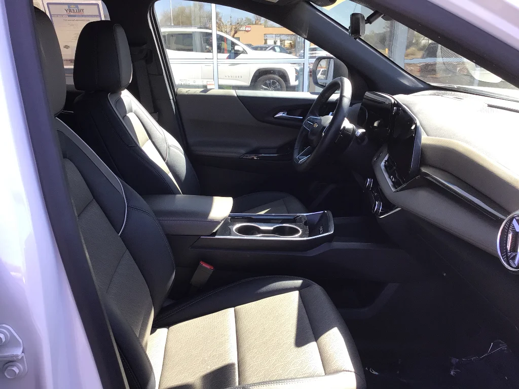 Used 2025 Summit White Chevrolet LT image 6