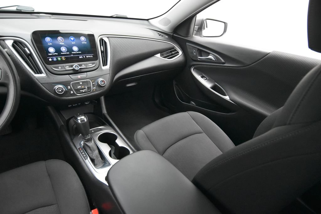 Used 2019 Summit White Chevrolet LS image 27