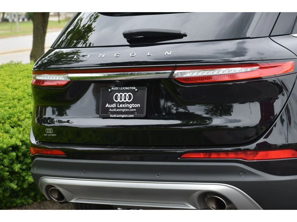 Used 2025 Infinite Black Metallic Clearcoat Lincoln Premiere image 24