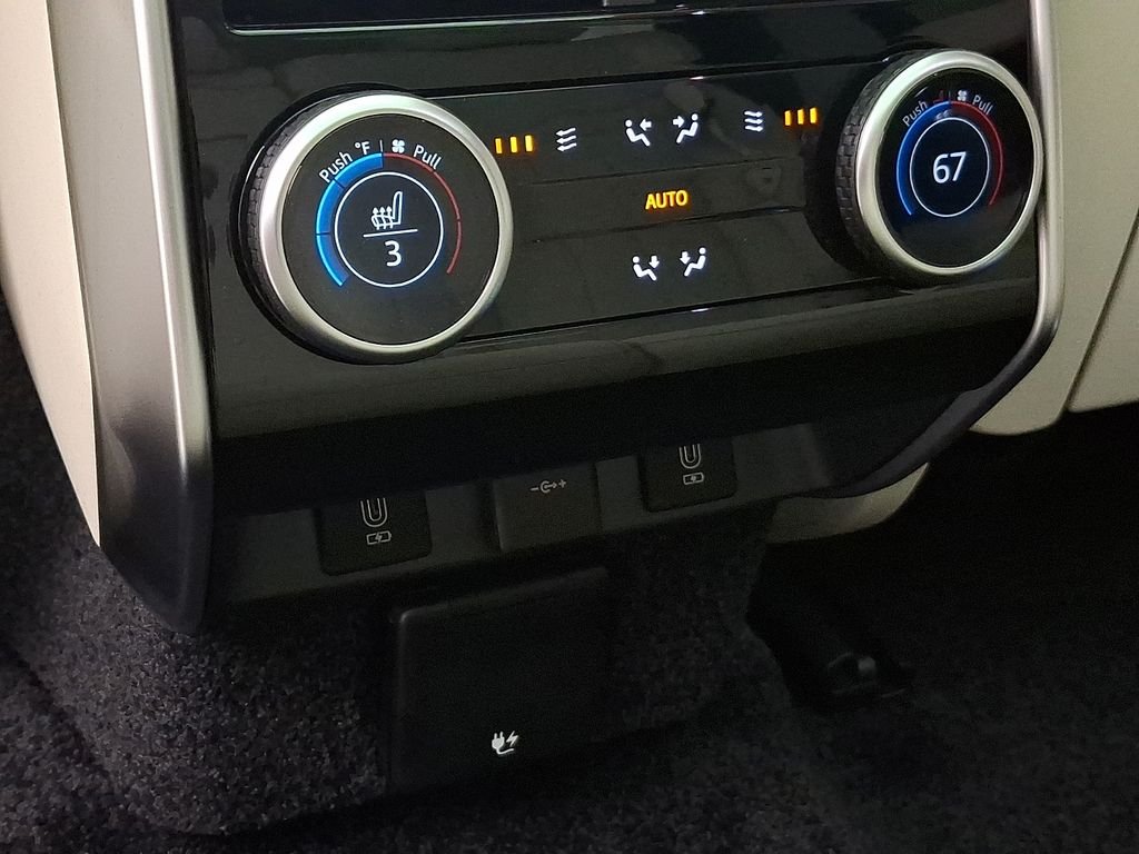 New 2026 Carpathian Grey Land Rover SE image 8