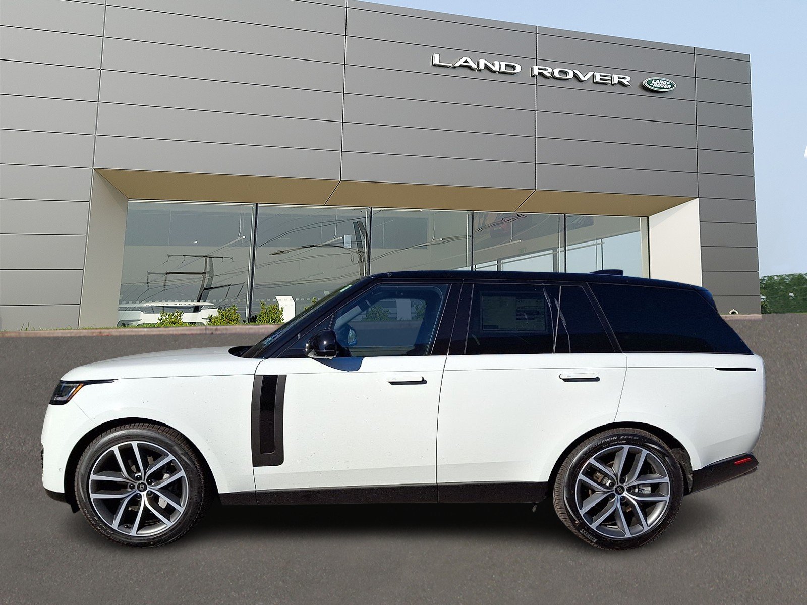 New 2027 Fuji White Land Rover SE image 6