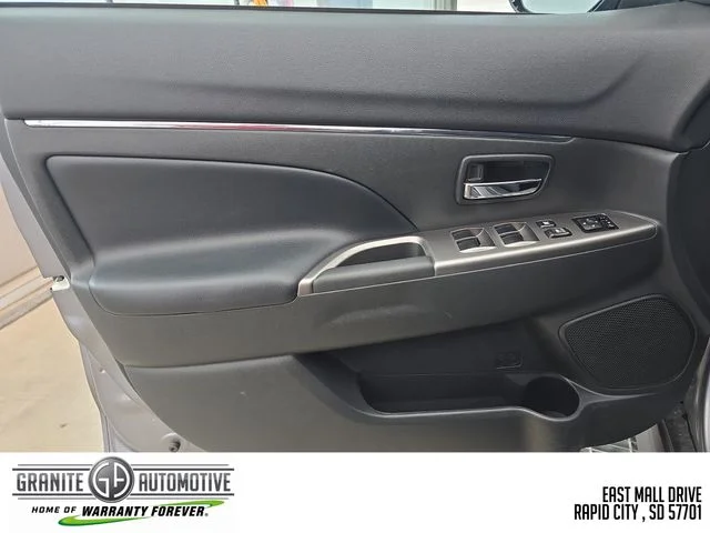 Used 2024 Silver Mitsubishi  image 10