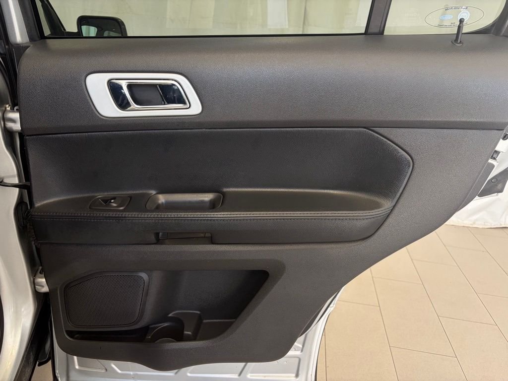 Used 2014 Ingot Silver Ford Limited image 28