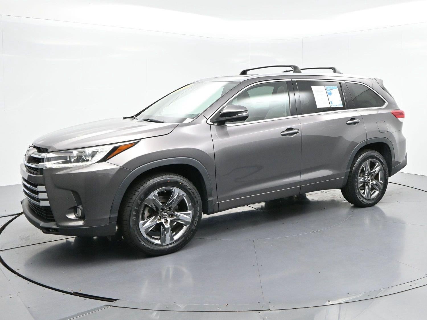 Used 2017 Predawn Gray Mica Toyota Limited image 3