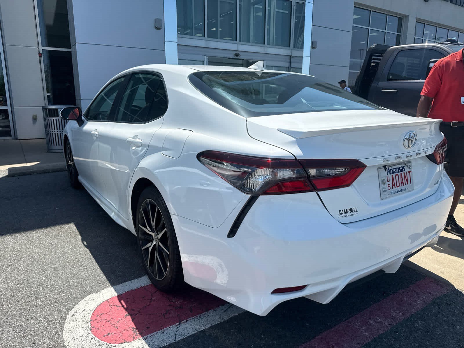 Used 2024 Ice Cap Toyota SE image 4