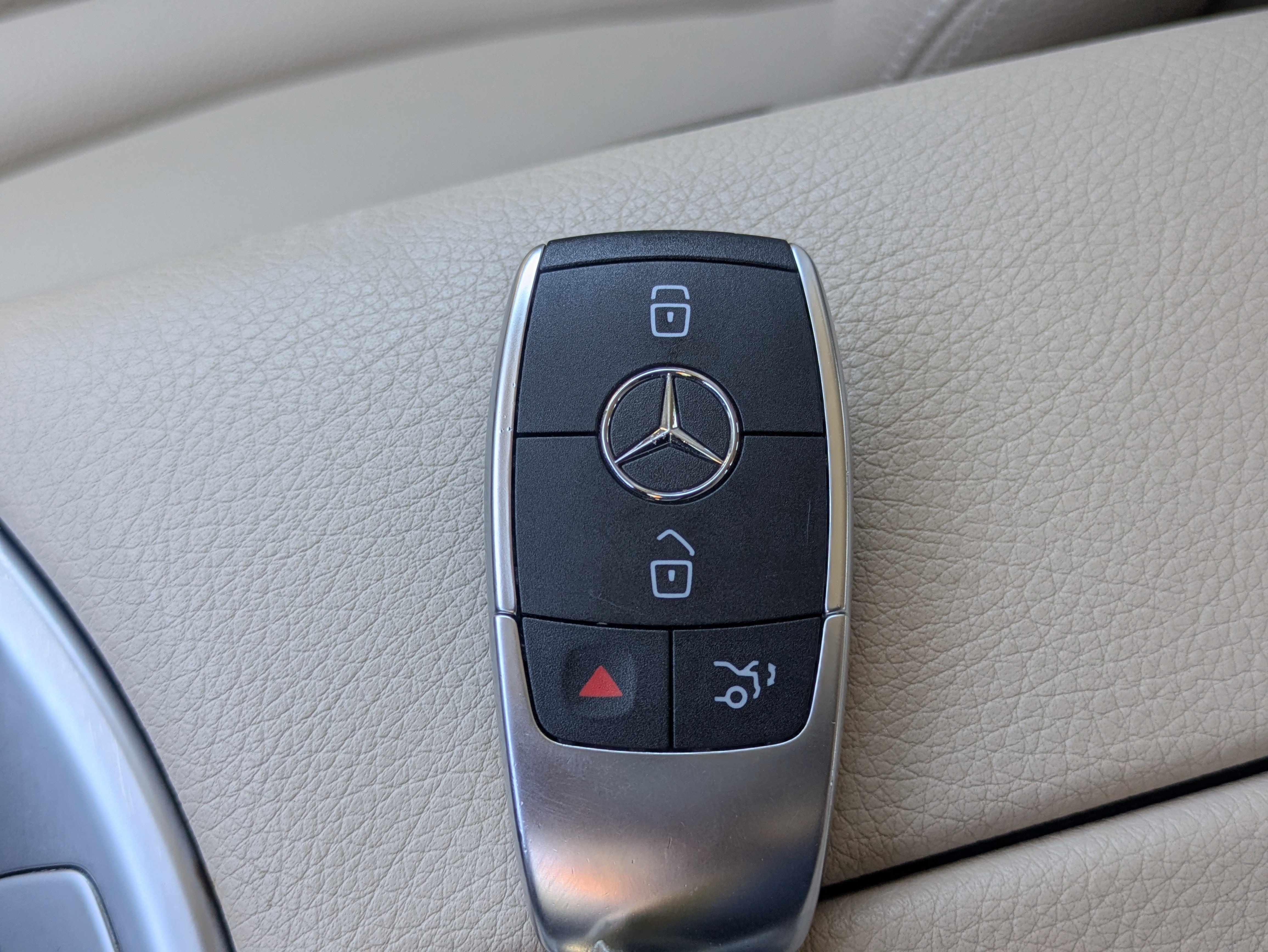 Used 2022 Polar White Mercedes-Benz GLC 300 image 29