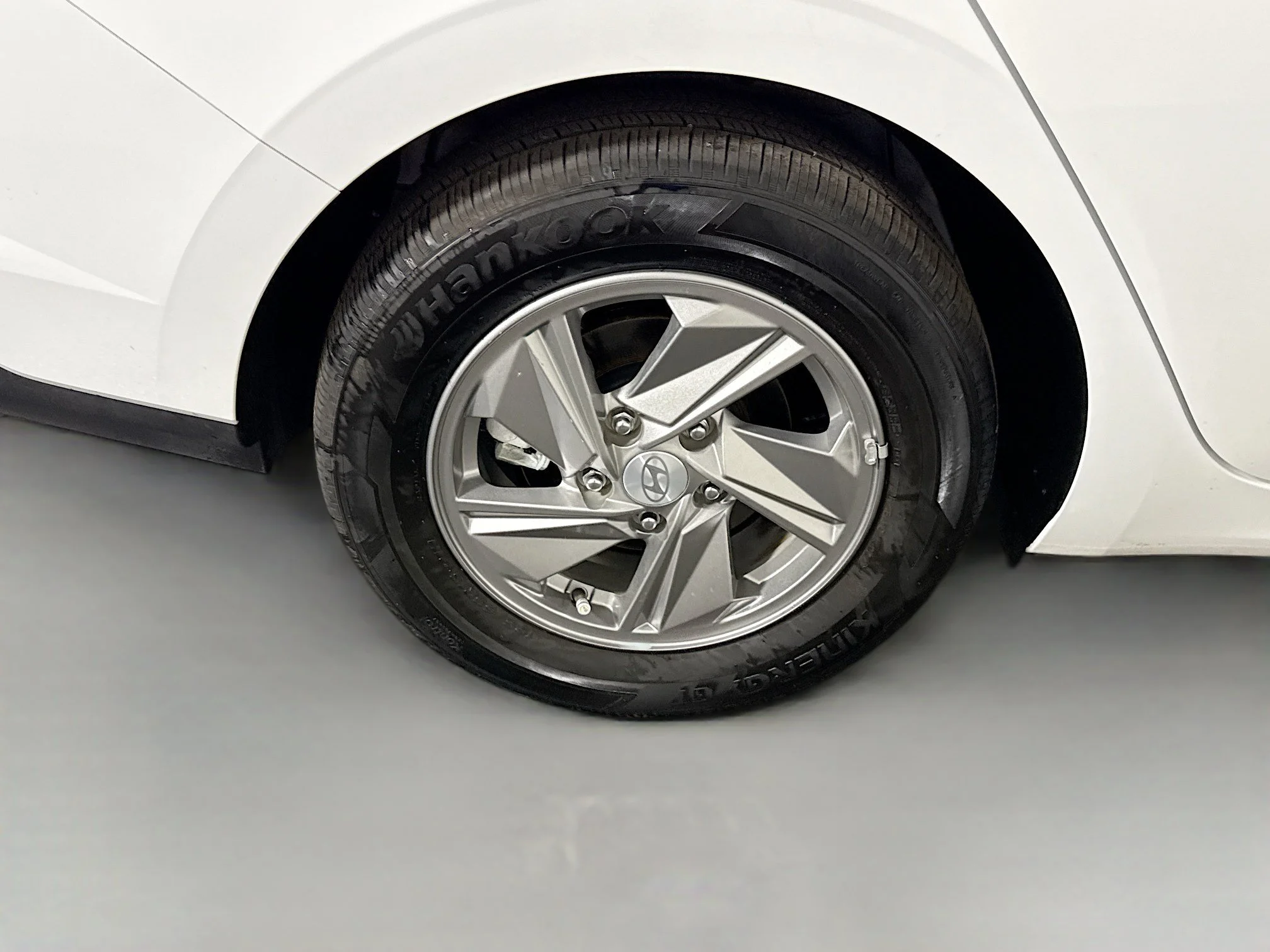 Used 2025 Serenity White Hyundai SE image 28