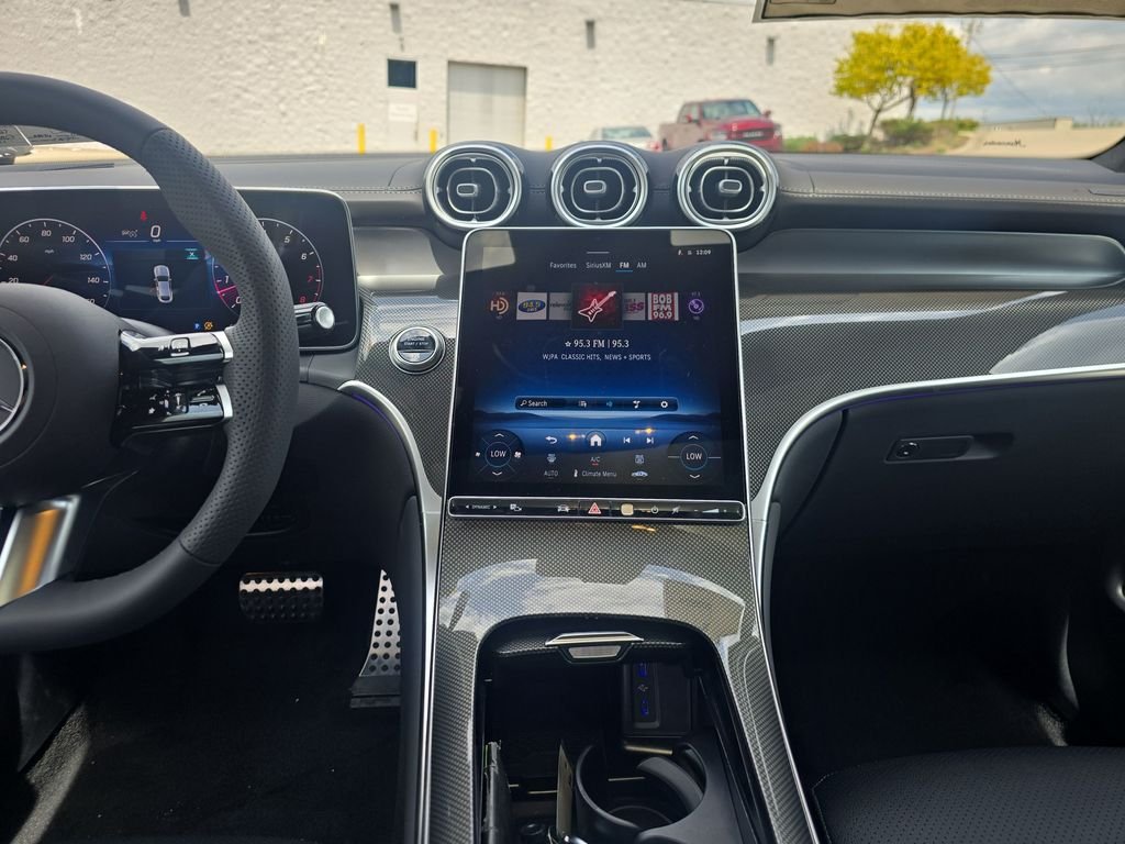 New 2026 Polar White Mercedes-Benz GLC 300 image 17