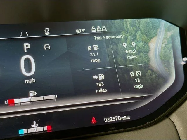 Used 2024 White Land Rover Dynamic SE image 13