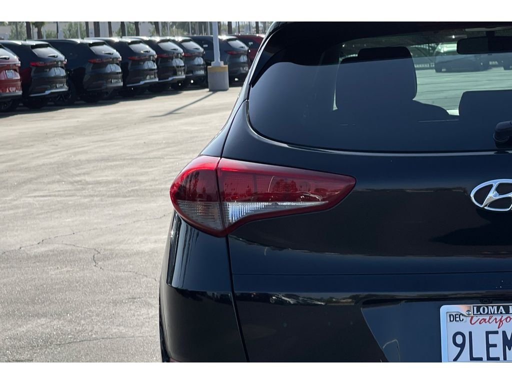 Used 2016 Ash Black Hyundai SE image 13