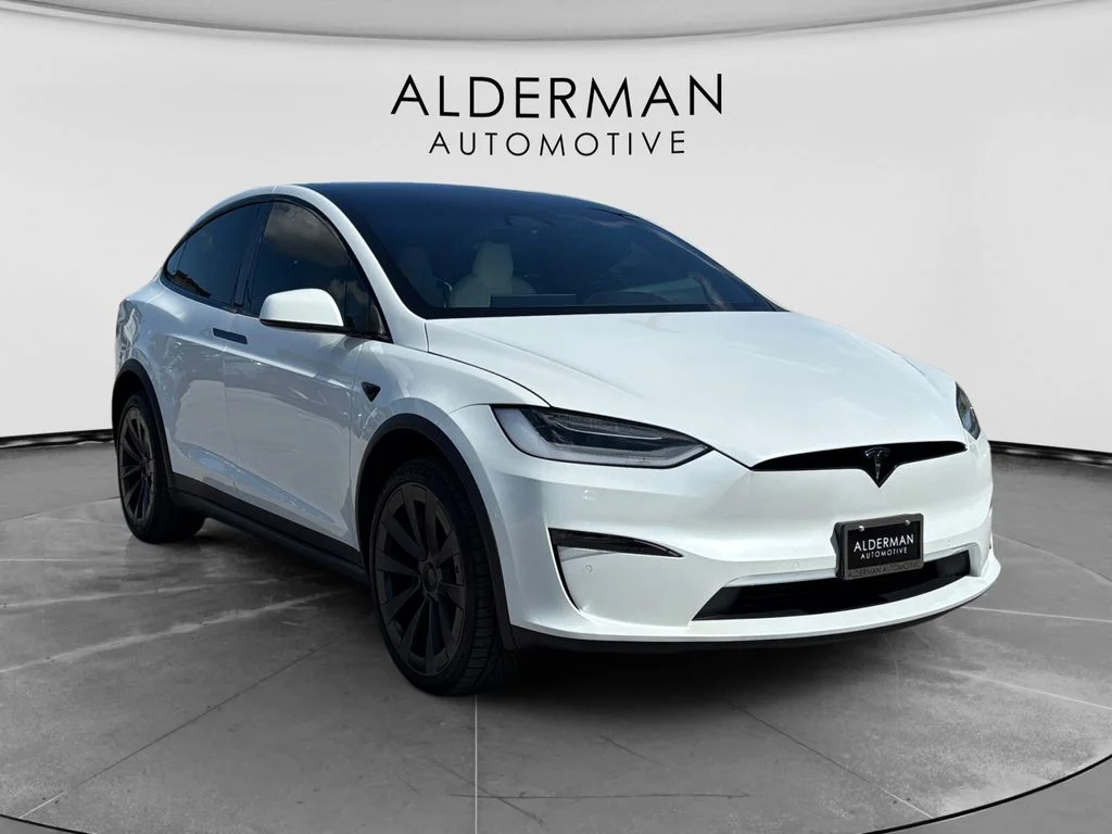 Used 2022 White Tesla Plaid image 7