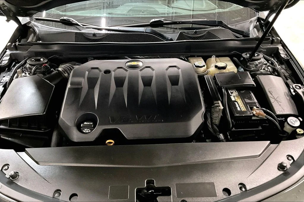 Used 2019 Gray Chevrolet Premier image 9