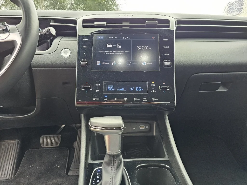 Used 2022 Green Hyundai SEL Premium image 20