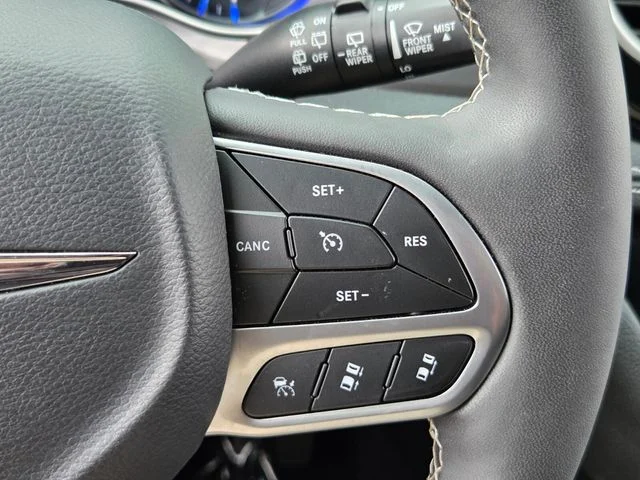 Used 2025 Black Chrysler Select image 27