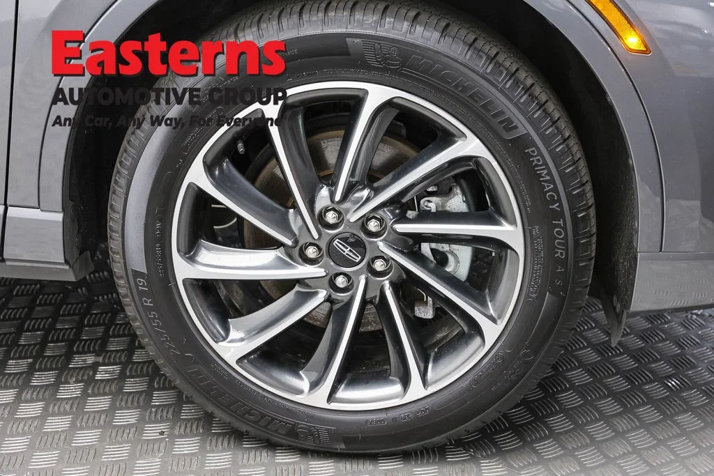 Used 2023 Gray Lincoln Grand Touring image 33