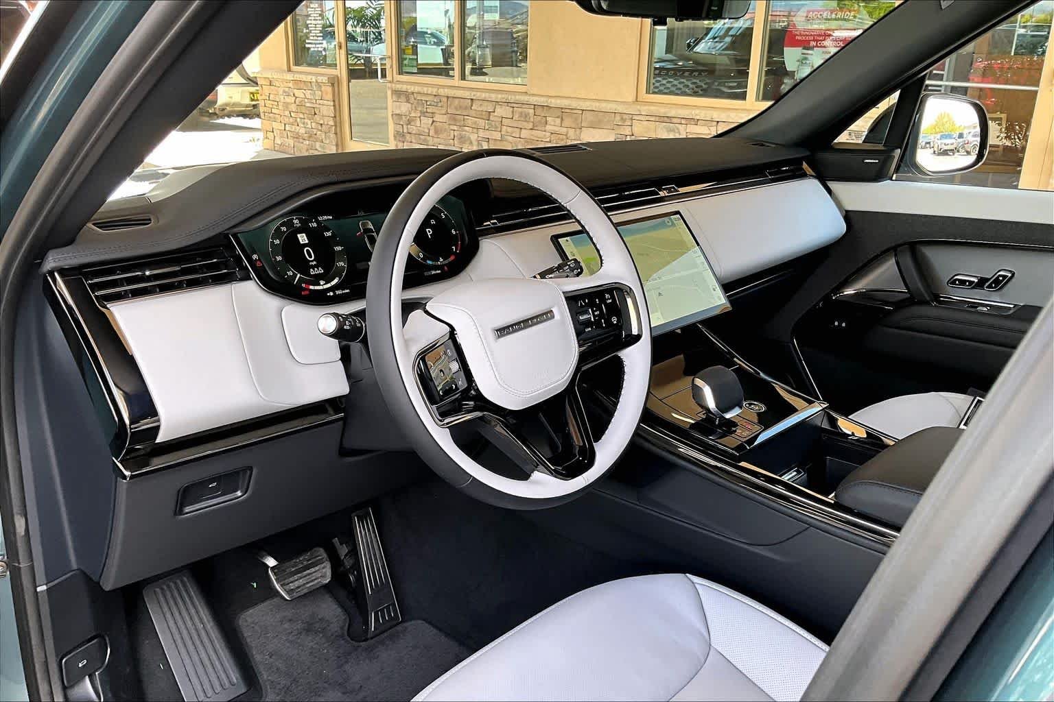 New 2026  Land Rover Dynamic SE image 8