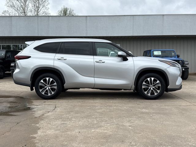 2024 Toyota Highlander XLE - Photo 2