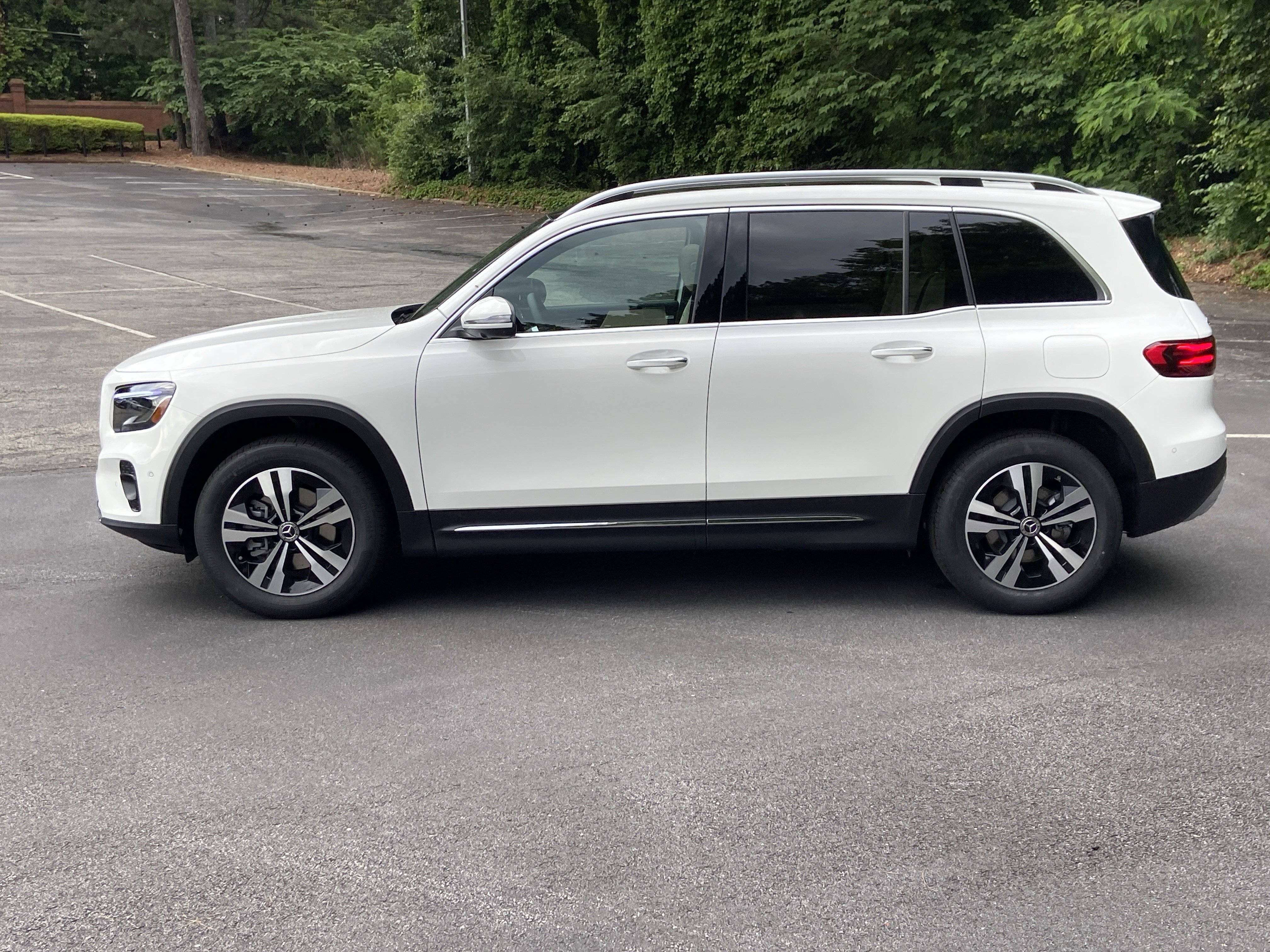 New 2026 Polar White Mercedes-Benz GLB 250 SUV image 12